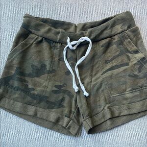 Alternative Green Cargo Shorts with Elastic Waistband
